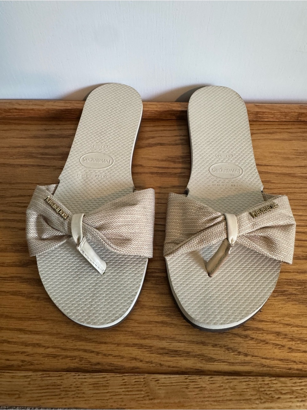 Havaianas Women’s Beige Linen Bow Slide Sandals